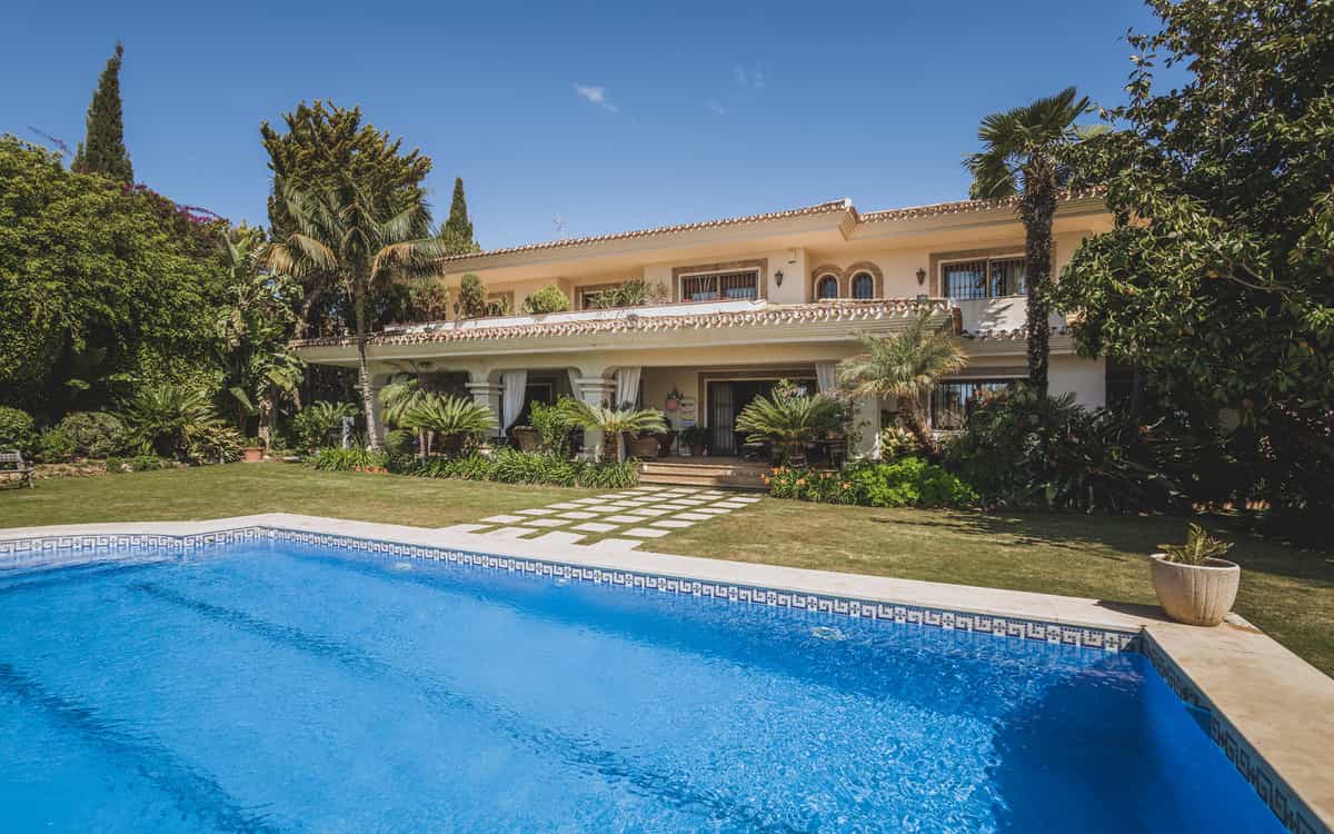 House in Marbella, Andalusia 11785211