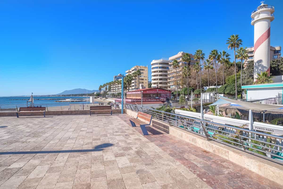 Condominium in Marbella, Andalusia 11785264