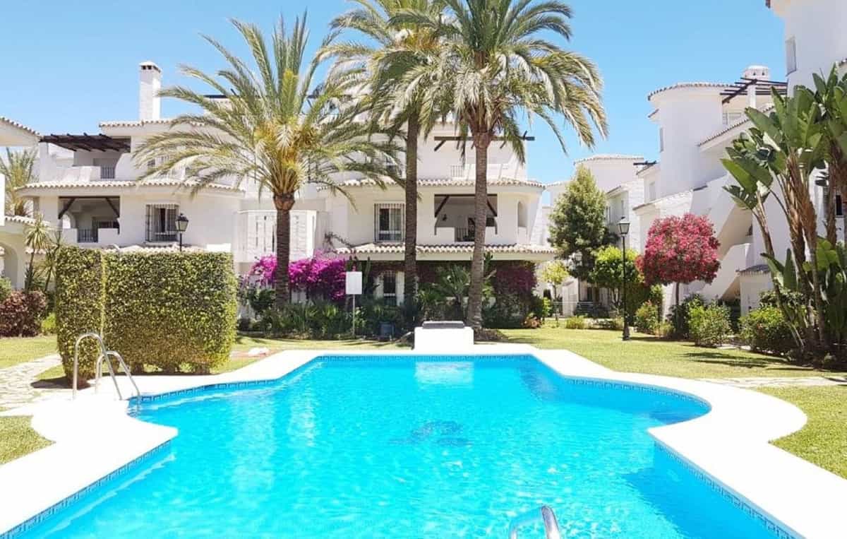 Condominium in Marbella, Andalusia 11785494