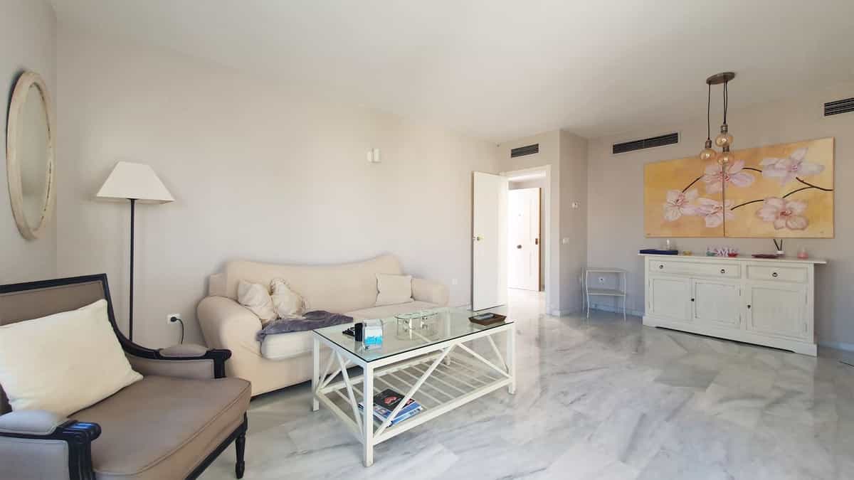 Condominium in Marbella, Andalusia 11785494