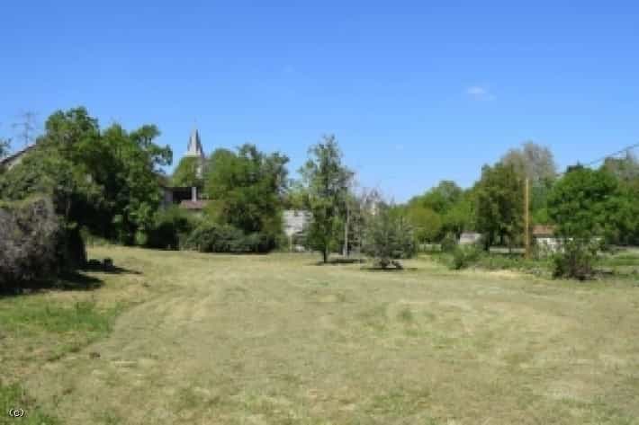ארץ ב Verteuil-sur-Charente, נובל-אקוויטניה 11785576