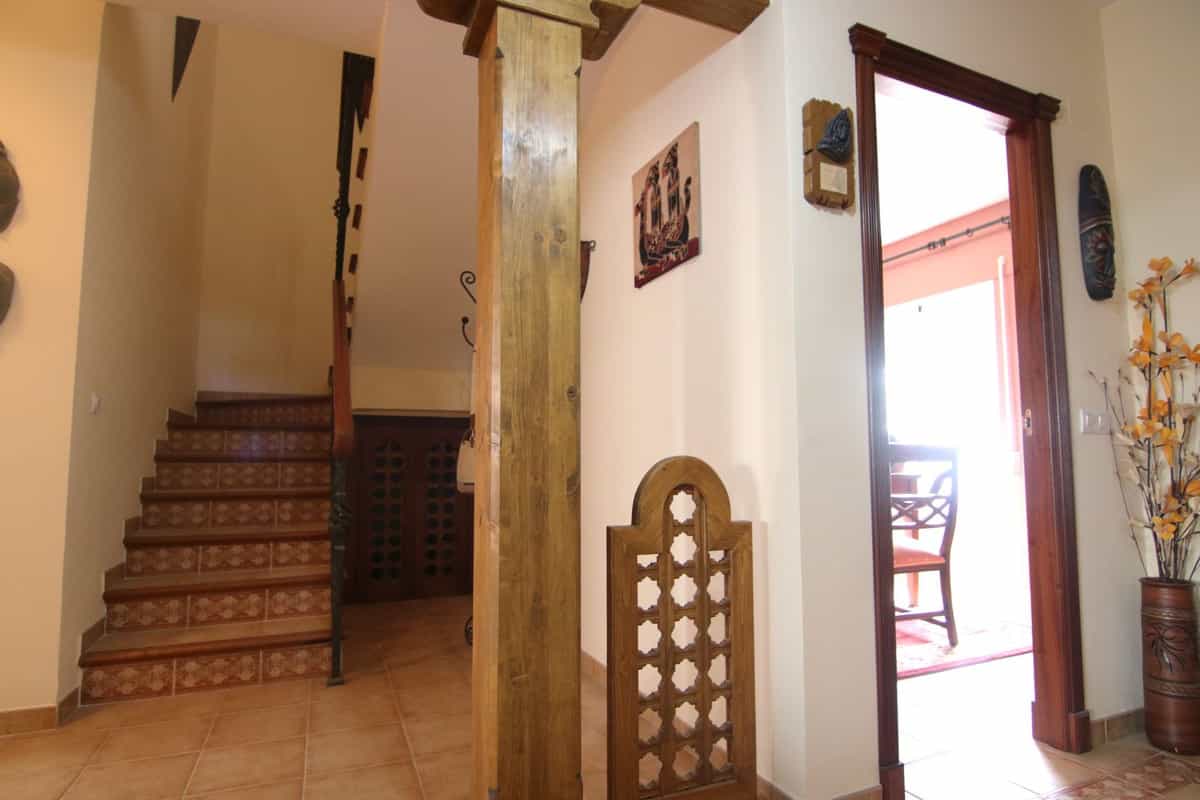 rumah dalam Coín, Andalusia 11786783
