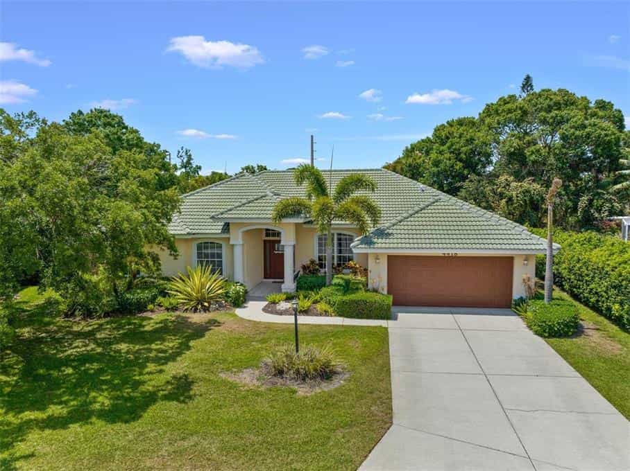 House in Sunnyland, Florida 11791583