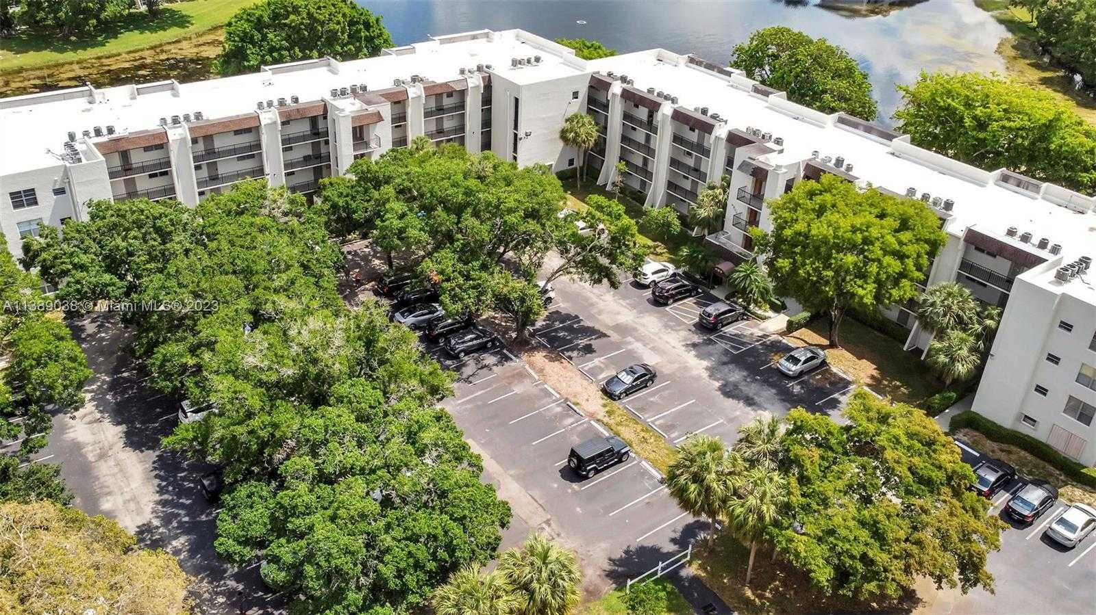 Condominium in Davie, Florida 11791795