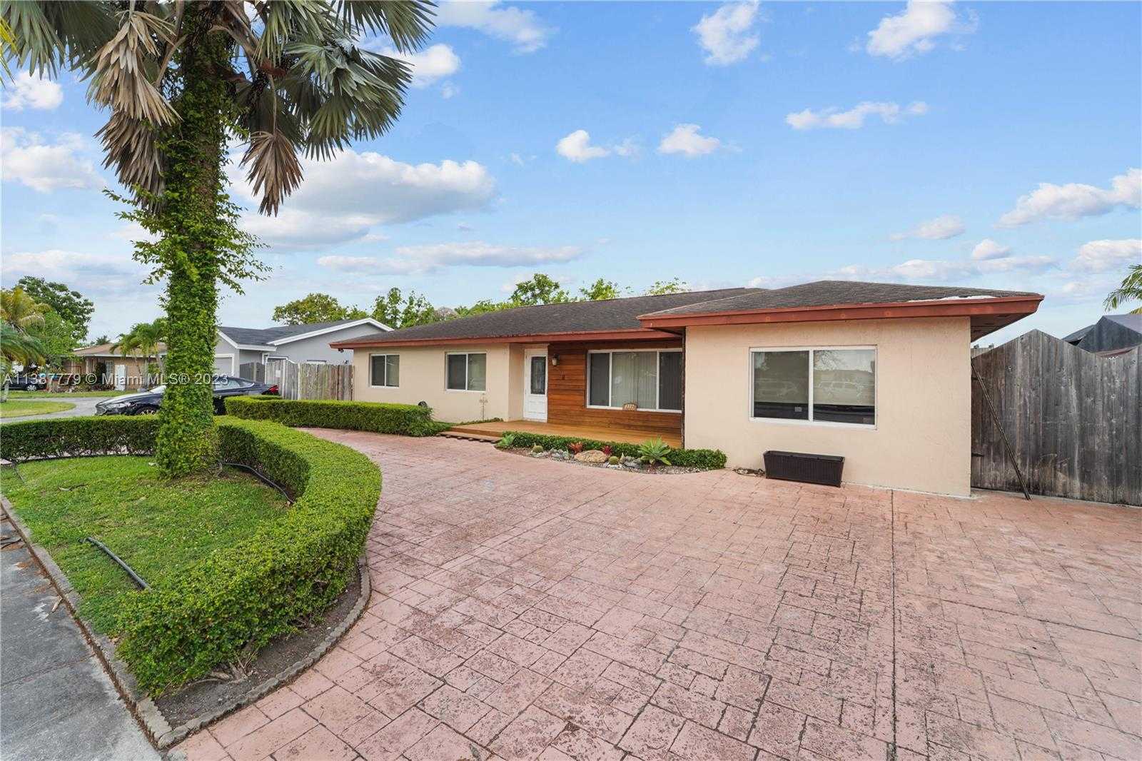 Dom w Miami, Florida 11791803