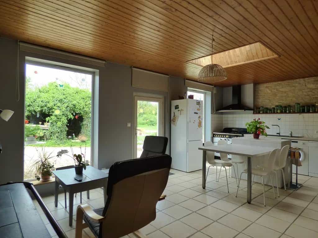σπίτι σε Saint-Jean-de-Sauves, Nouvelle-Aquitaine 11791824