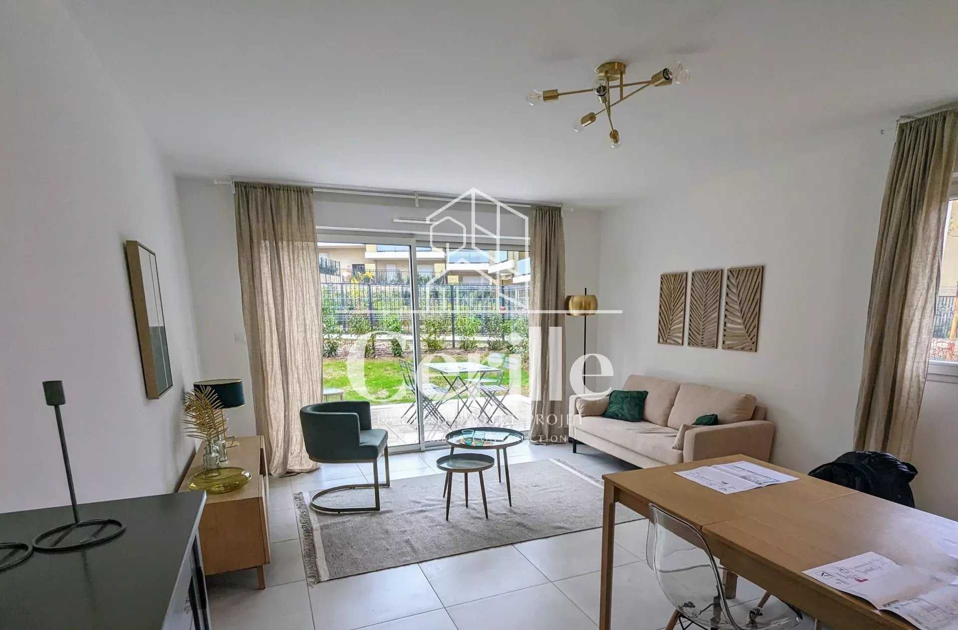 Condominium in Toulon, Provence-Alpes-Cote d'Azur 11791886