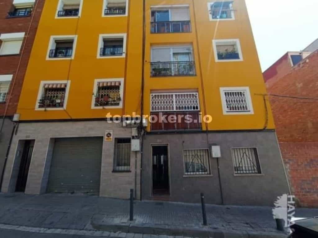 Condominium in San Adriaan de Besos, Catalonië 11793970