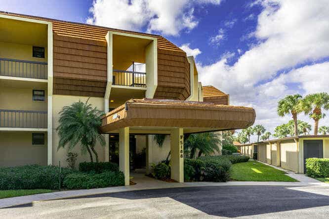 Condominium in Palm Beach Gardens, Florida 11794011