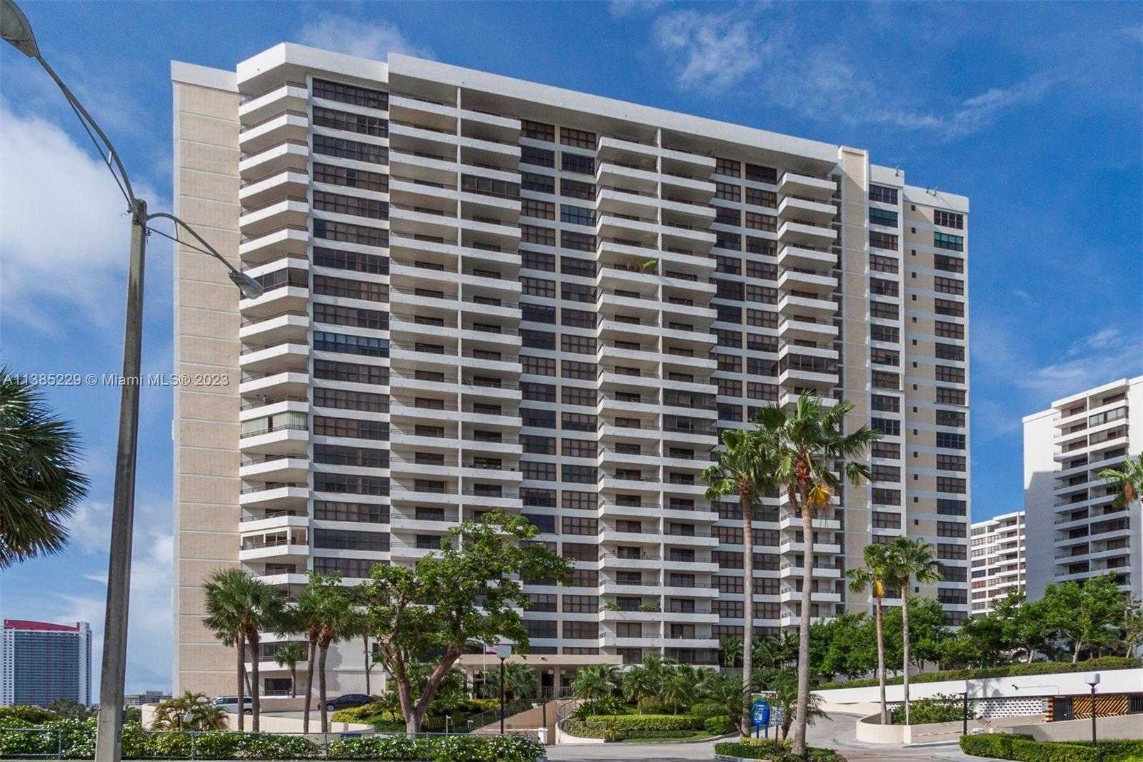 Condominium in Hallandale Beach, Florida 11794019