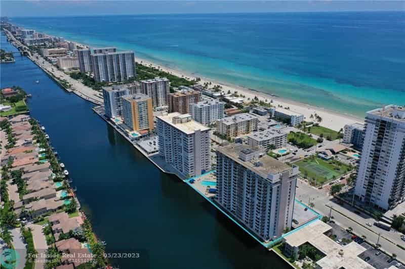 公寓 在 贝弗利海滩, 佛罗里达 11794030
