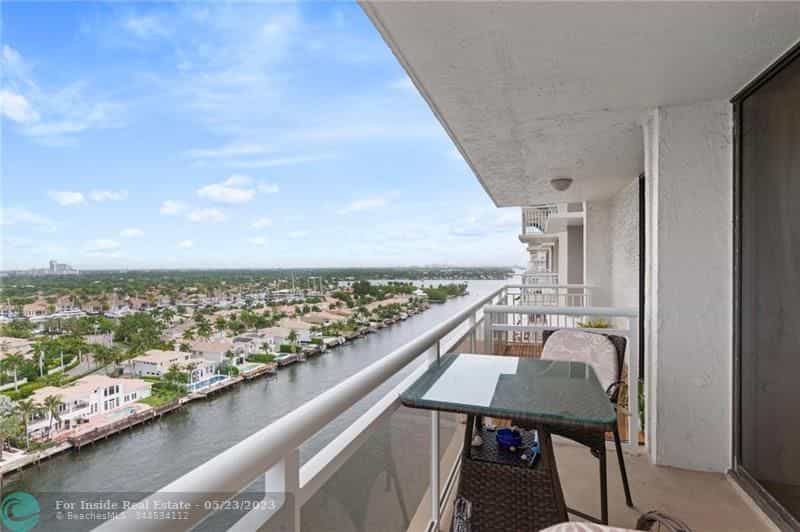 Condominium in Hollywood, Florida 11794030