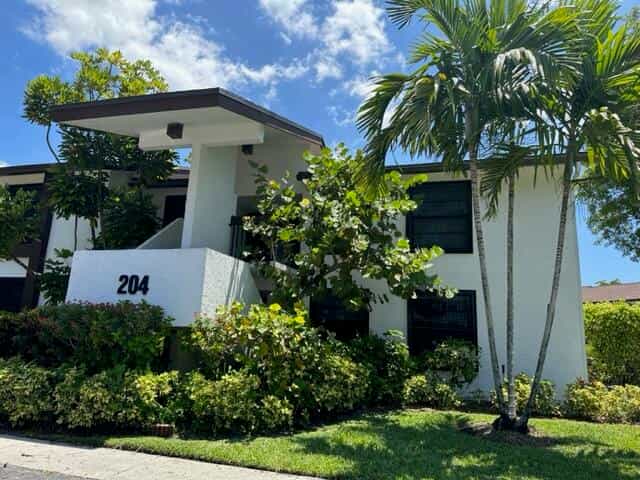 Condominium in Lauderdale Lakes, Florida 11794033