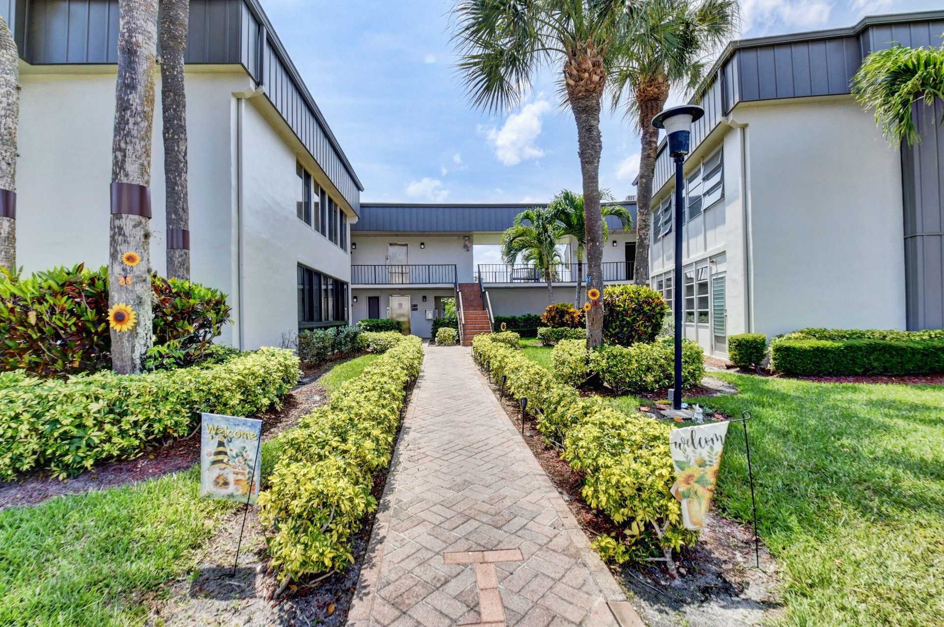 Condominium in Kings Point, Florida 11794042