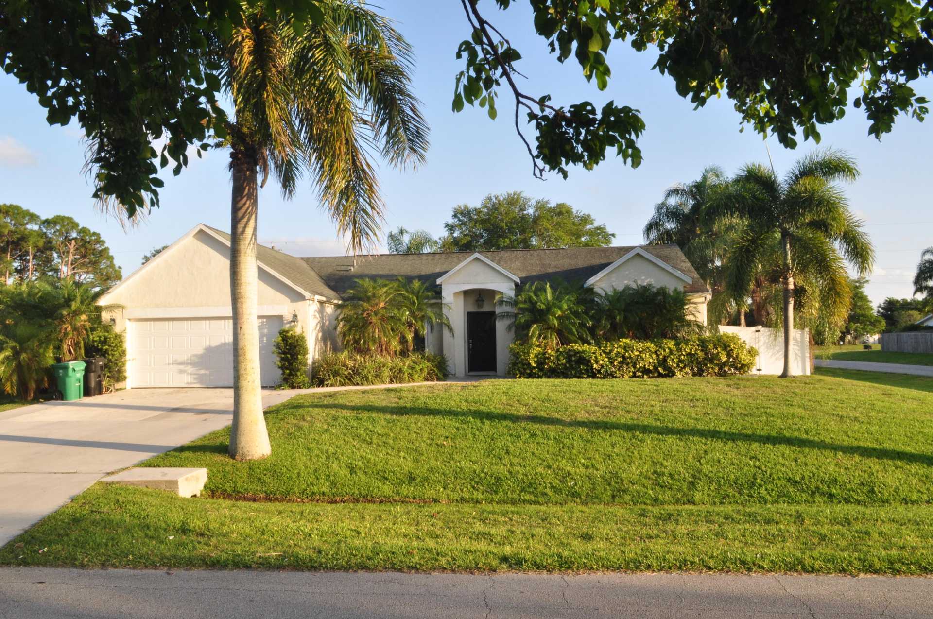 жилой дом в Порт-Сент-Люси, Флорида 11794047