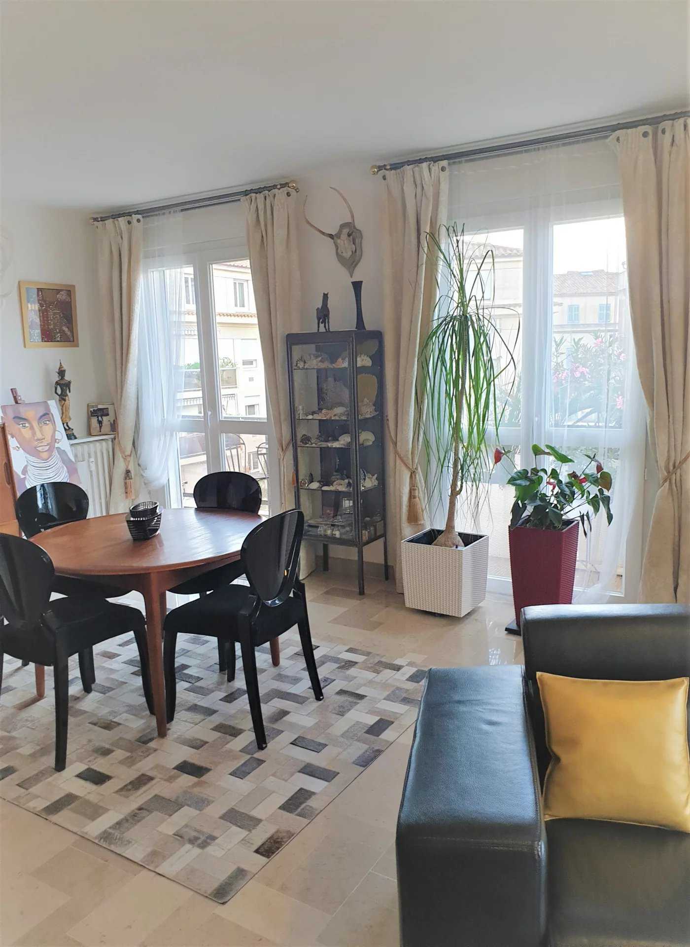 公寓 在 Nîmes, Gard 11794085