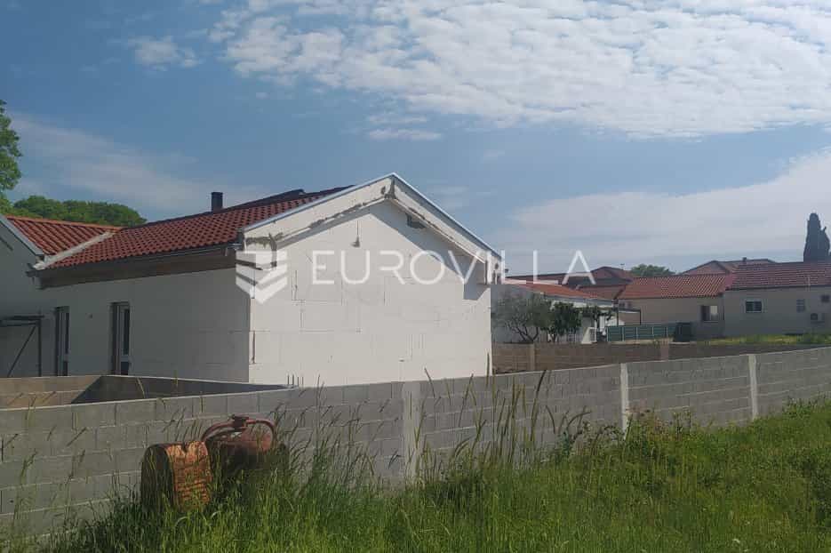 Hus i Crno, Zadarska Zupanija 11794583