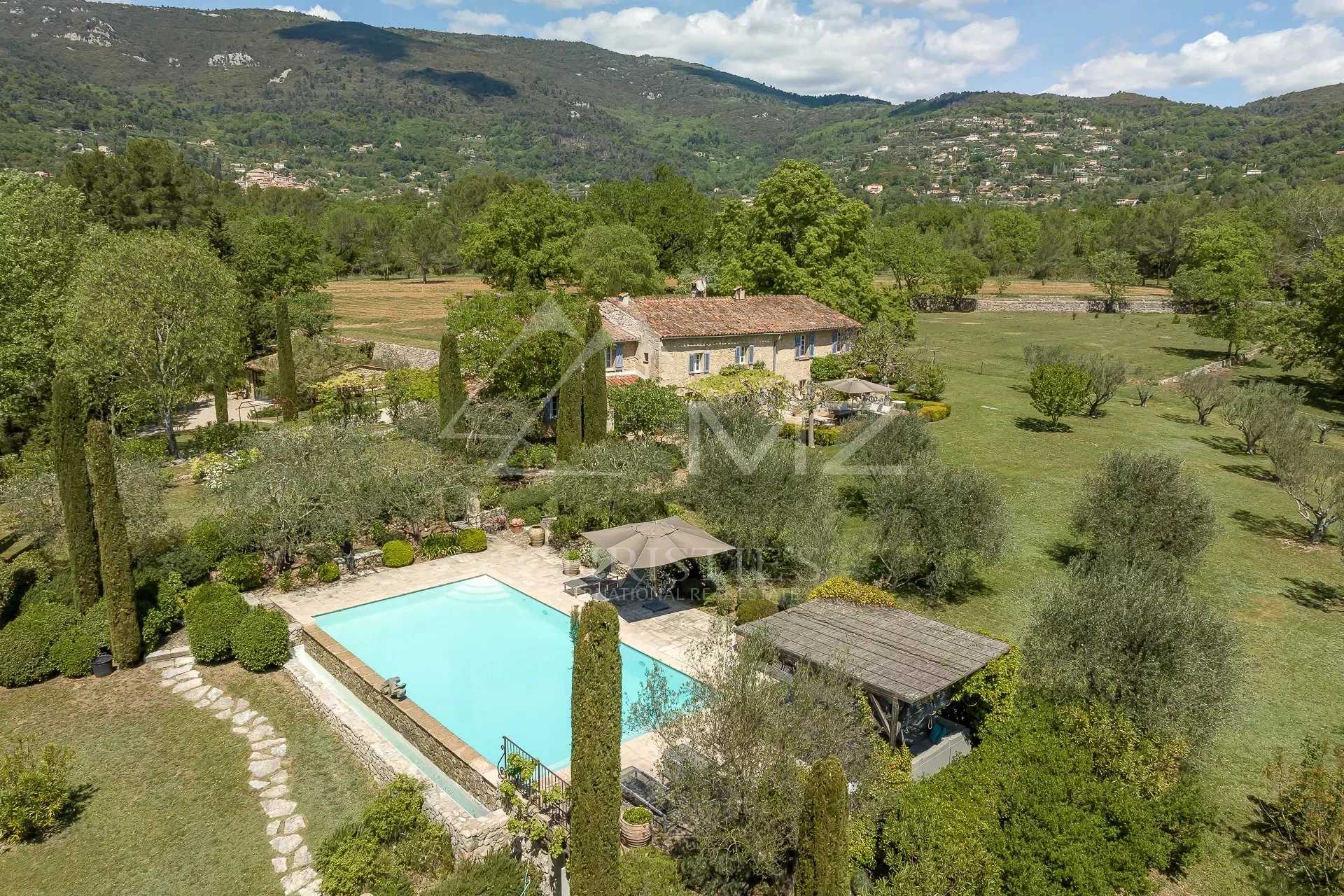 Talo sisään Seillans, Provence-Alpes-Cote d'Azur 11794999