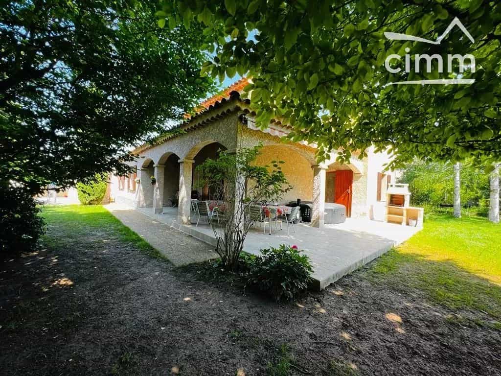 House in Sisteron, Provence-Alpes-Cote d'Azur 11795040
