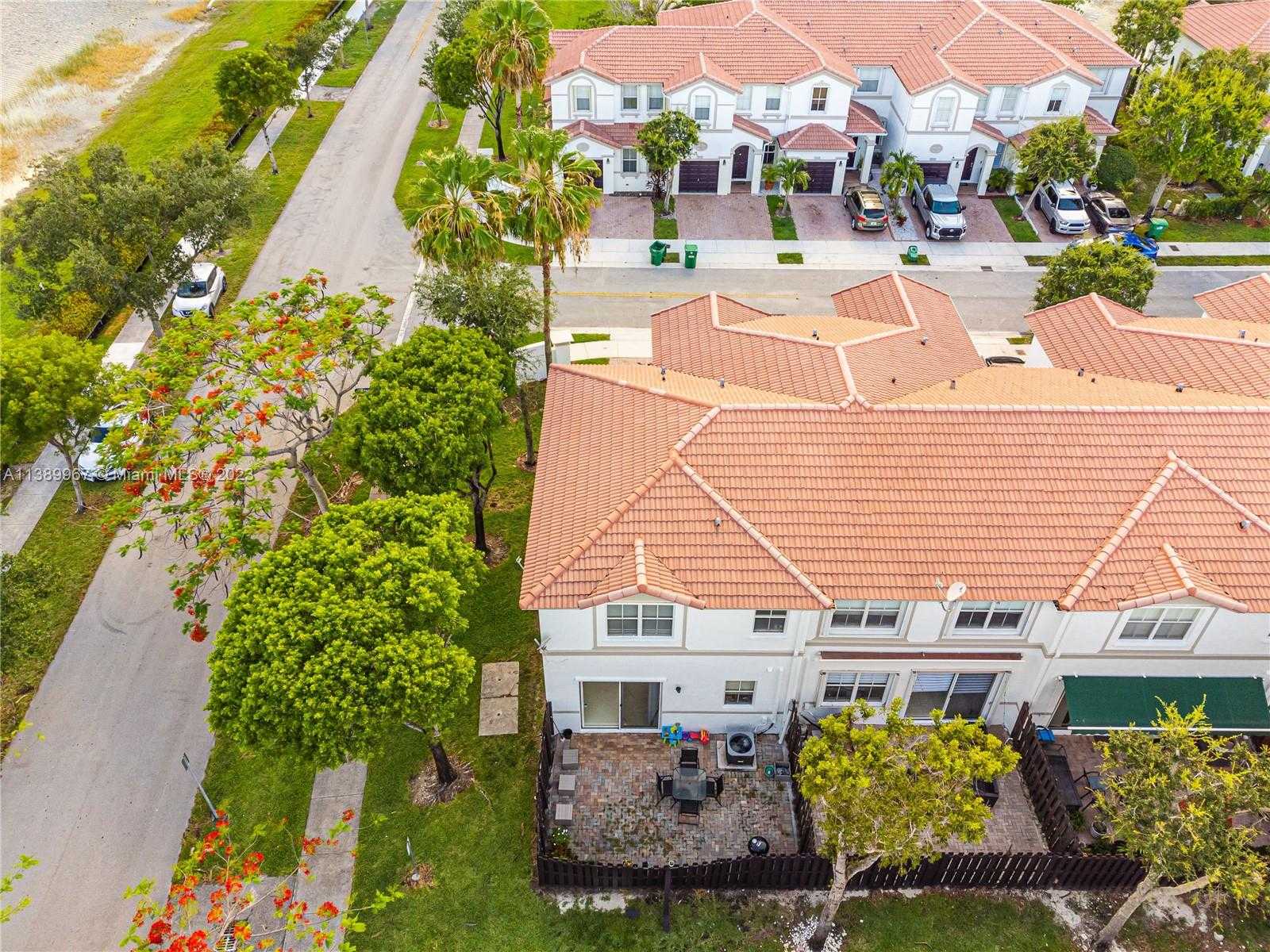 House in Miami, Florida 11795223