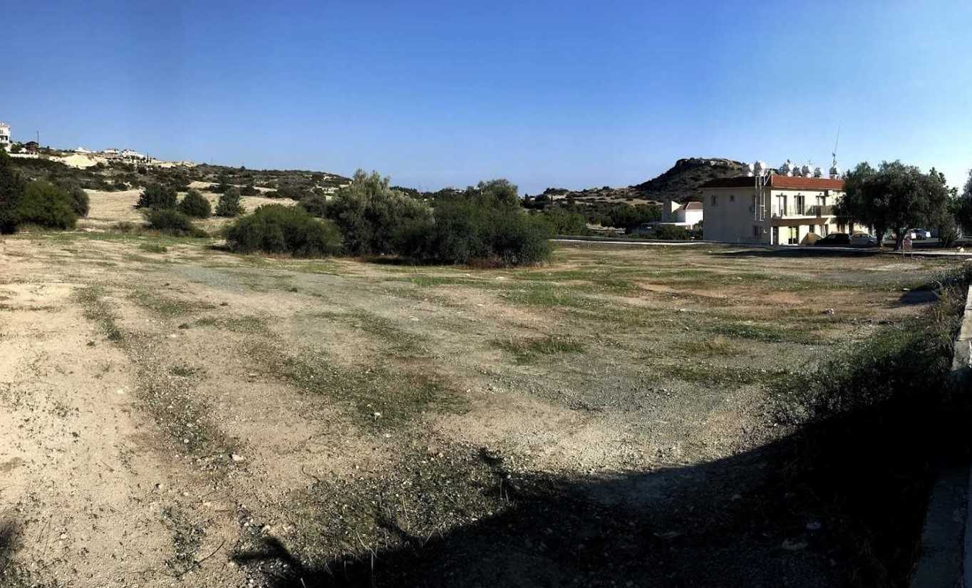 Tanah dalam Agios Tychon, Larnaka 11796656