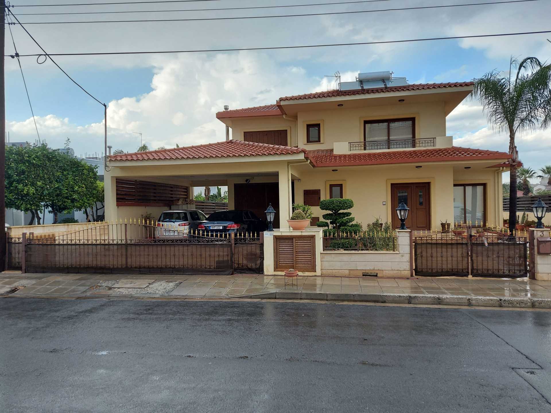 房子 在 Latsia, Nicosia 11797090