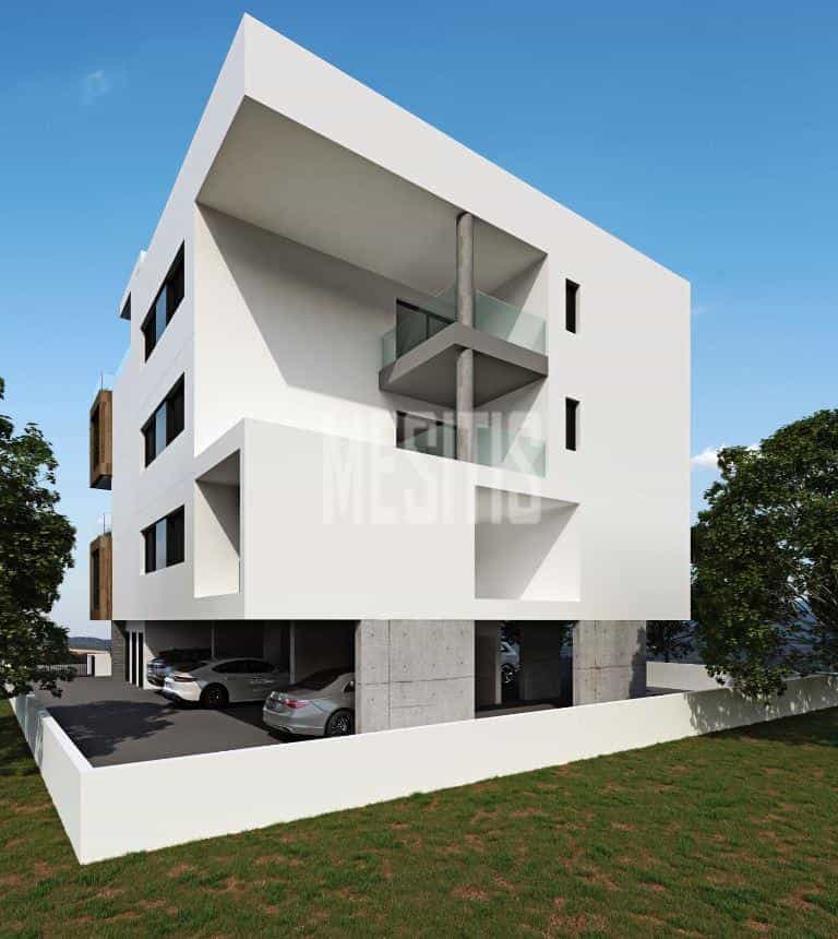Condominium in Strovolos, Nicosia 11798341