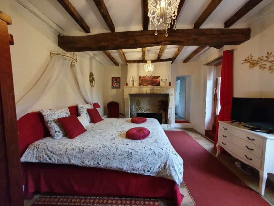 House in Minzac, Nouvelle-Aquitaine 11798457
