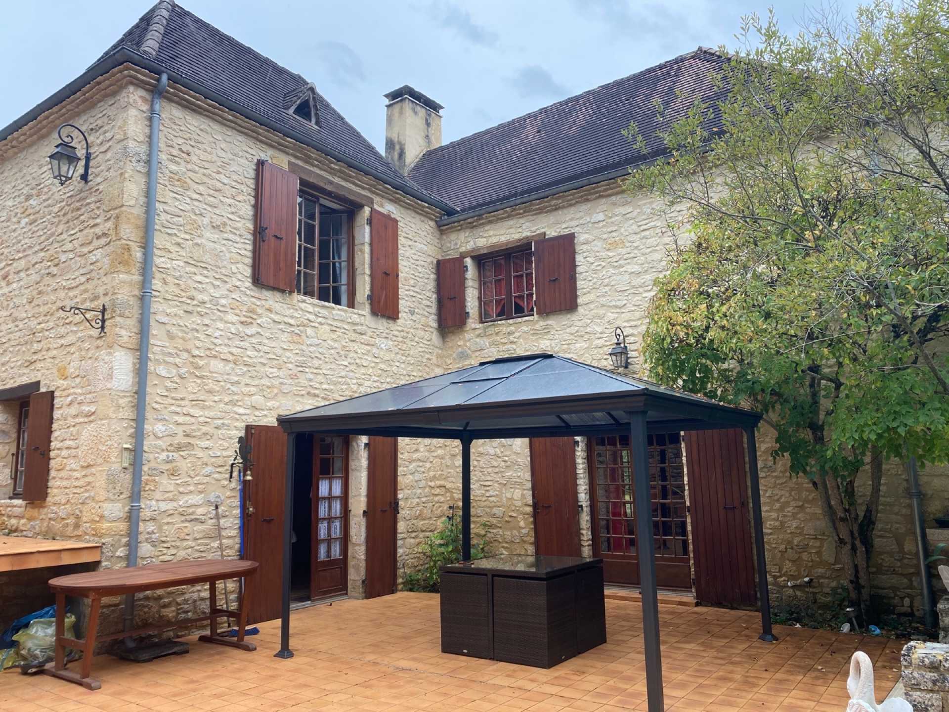 Talo sisään Sarlat-la-Caneda, Nouvelle-Aquitaine 11798466