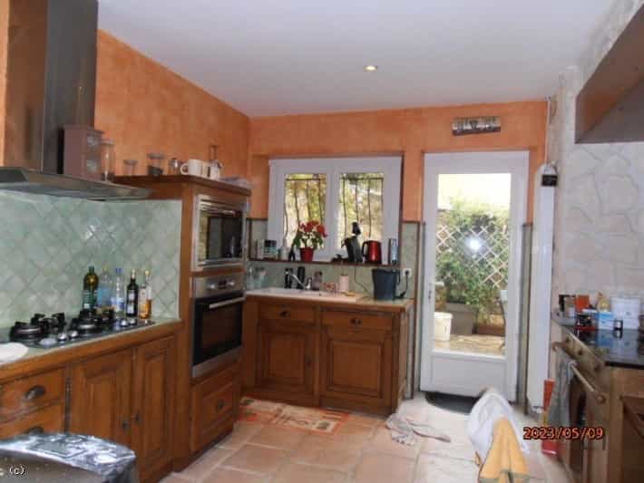 House in Ruffec, Nouvelle-Aquitaine 11798765