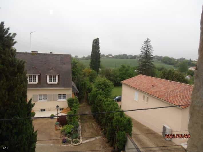 House in Ruffec, Nouvelle-Aquitaine 11798765