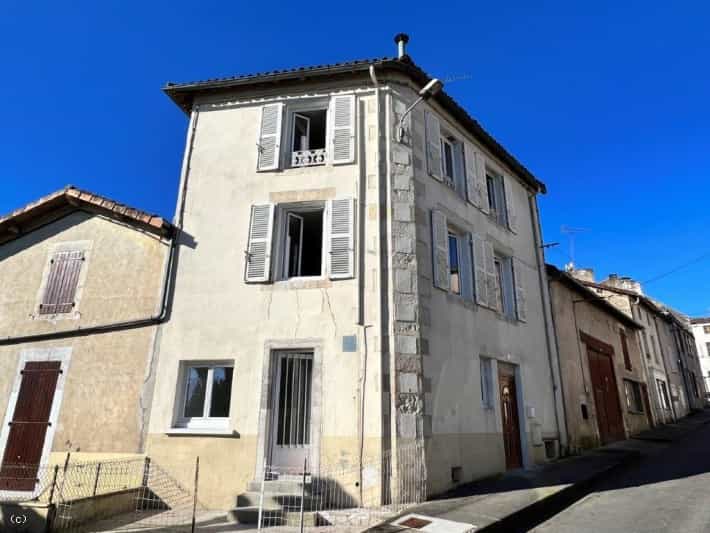 House in Ruffec, Nouvelle-Aquitaine 11798790