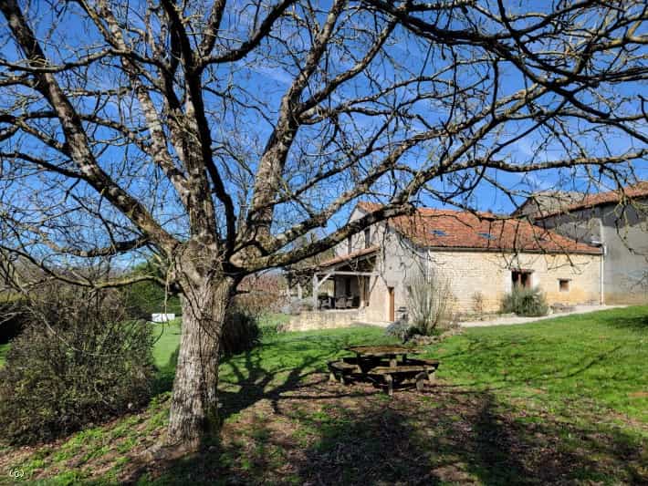 Dom w Aunac-sur-Charente, Nouvelle-Aquitaine 11798970