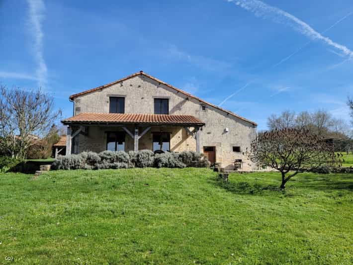 rumah dalam Aunac-sur-Charente, Nouvelle-Aquitaine 11798970