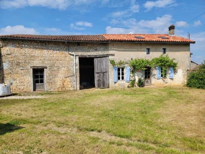 Talo sisään Villefagnan, Nouvelle-Aquitaine 11799818