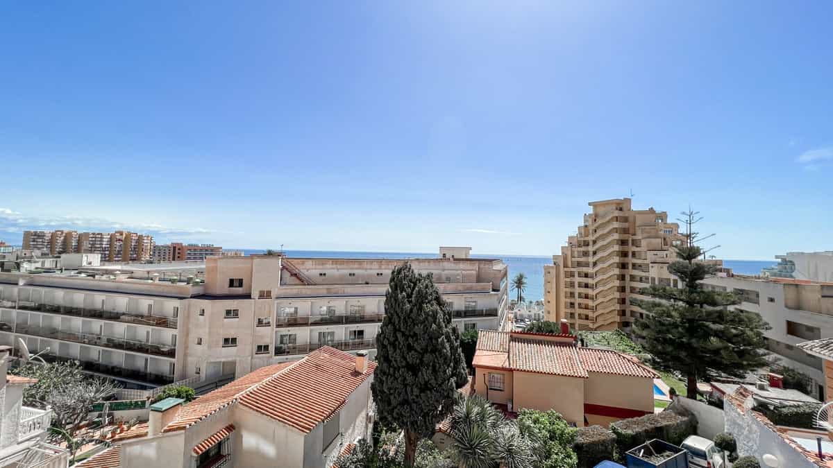 公寓 在 Benalmádena, Andalusia 11799911