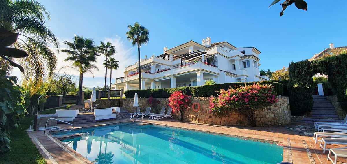 Condominium in Marbella, Andalusia 11799930