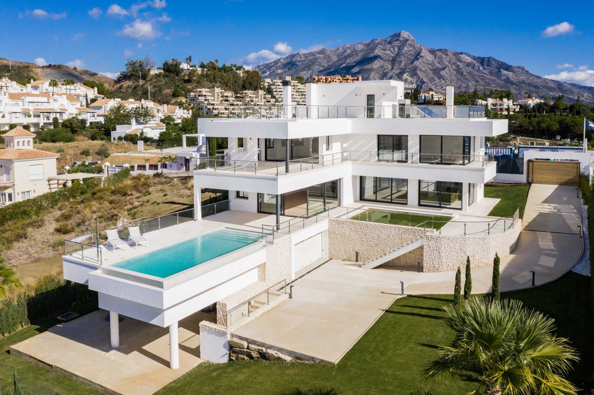 House in Marbella, Andalusia 11800625