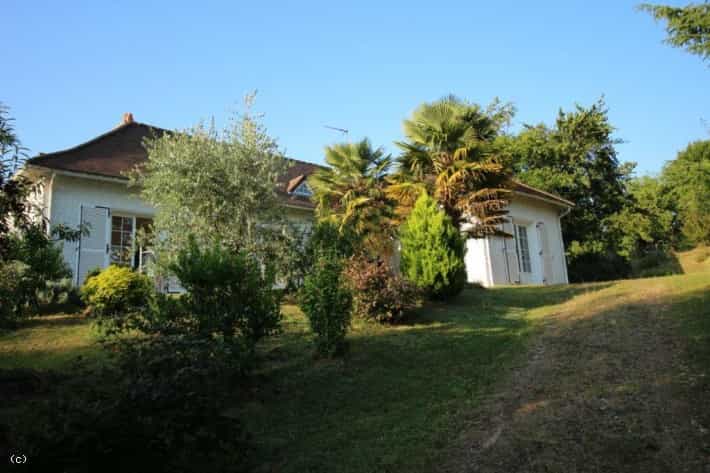 Huis in Savigné, Nouvelle-Aquitaine 11801241