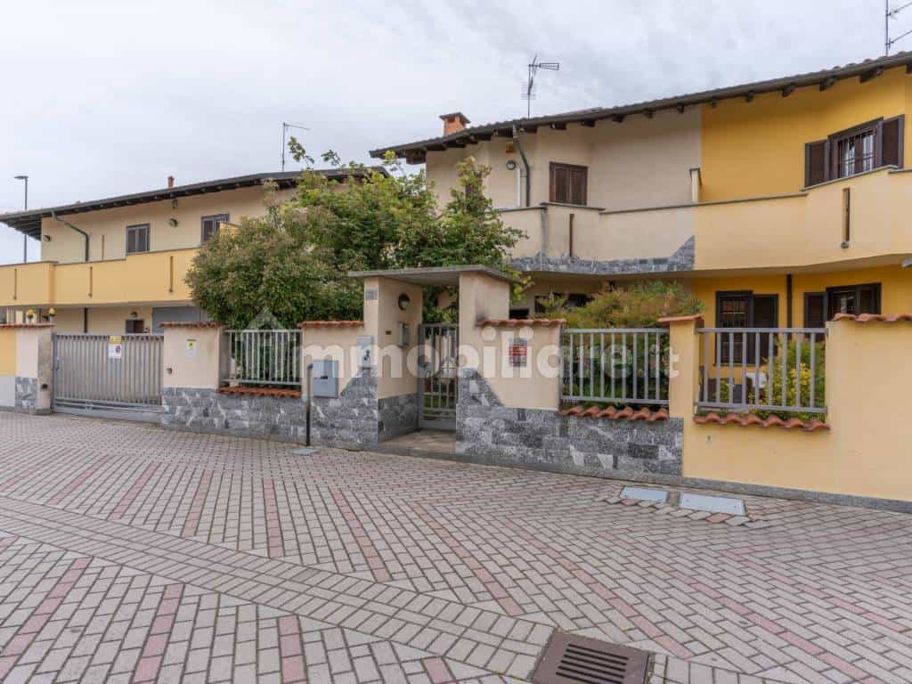 σπίτι σε Gambolò, Λομβαρδία 11803564