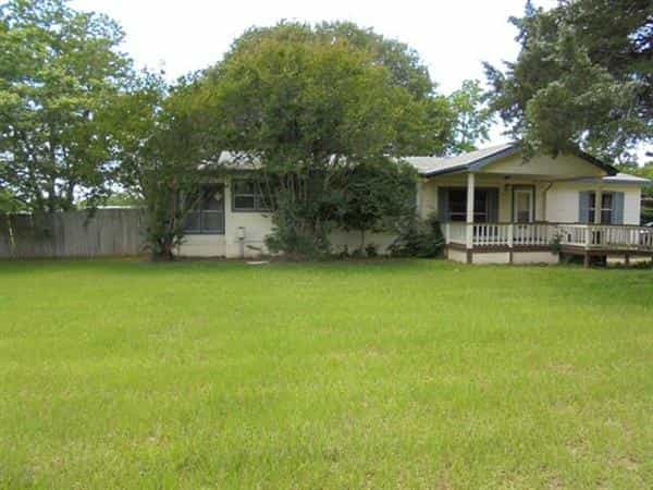 House in Enchanted Oaks, Texas 11803738