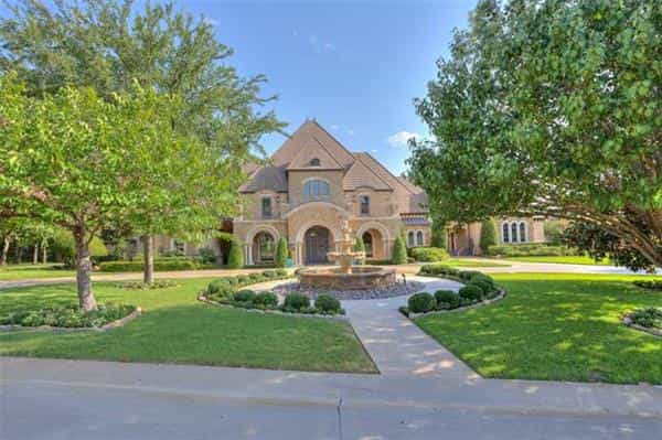 Dom w Benbrook, Texas 11803784