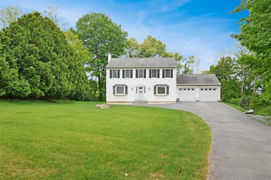 House in Hyde Park, New York 11803898