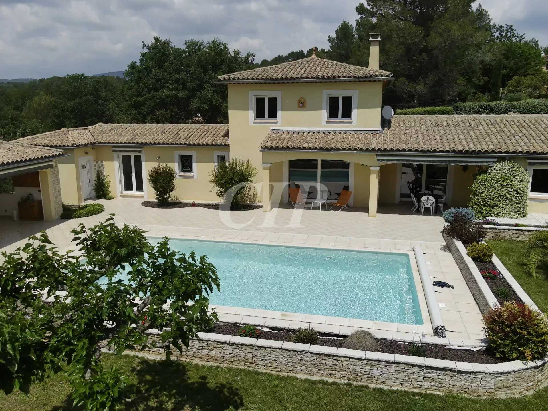 Hus i Flayosc, Provence-Alpes-Cote d'Azur 11804304