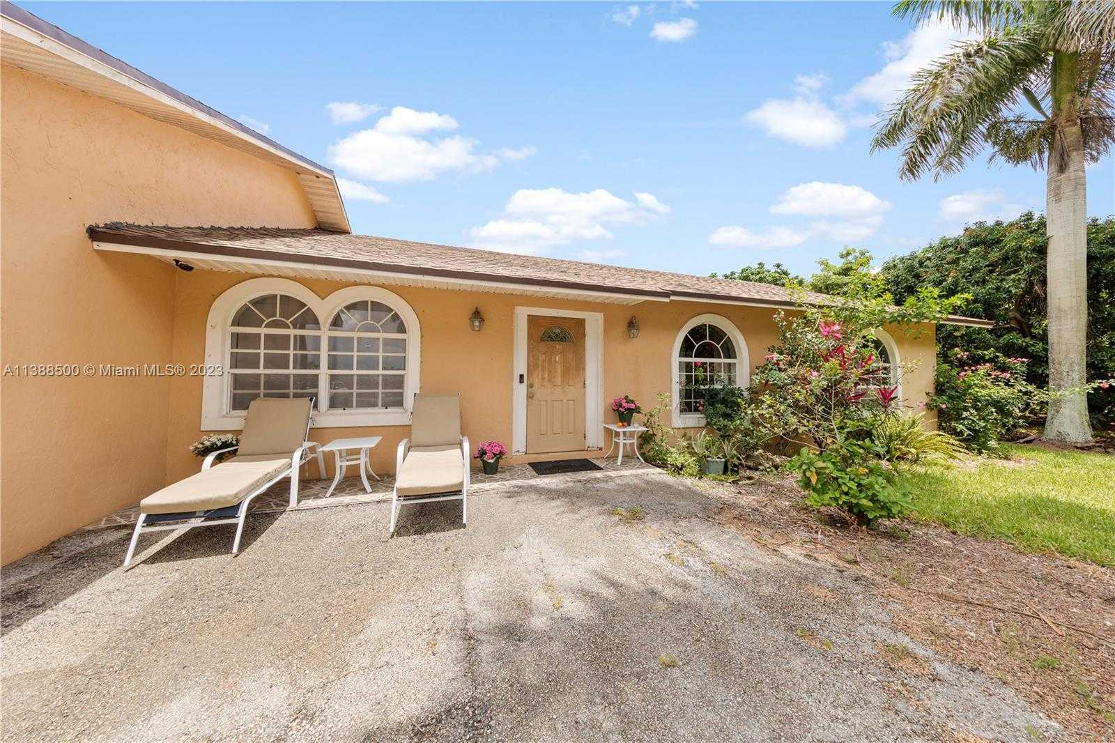 House in Redland, Florida 11804321