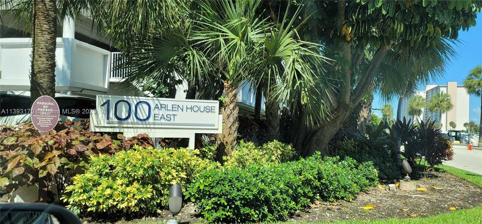 House in Sunny Isles Beach, Florida 11804328