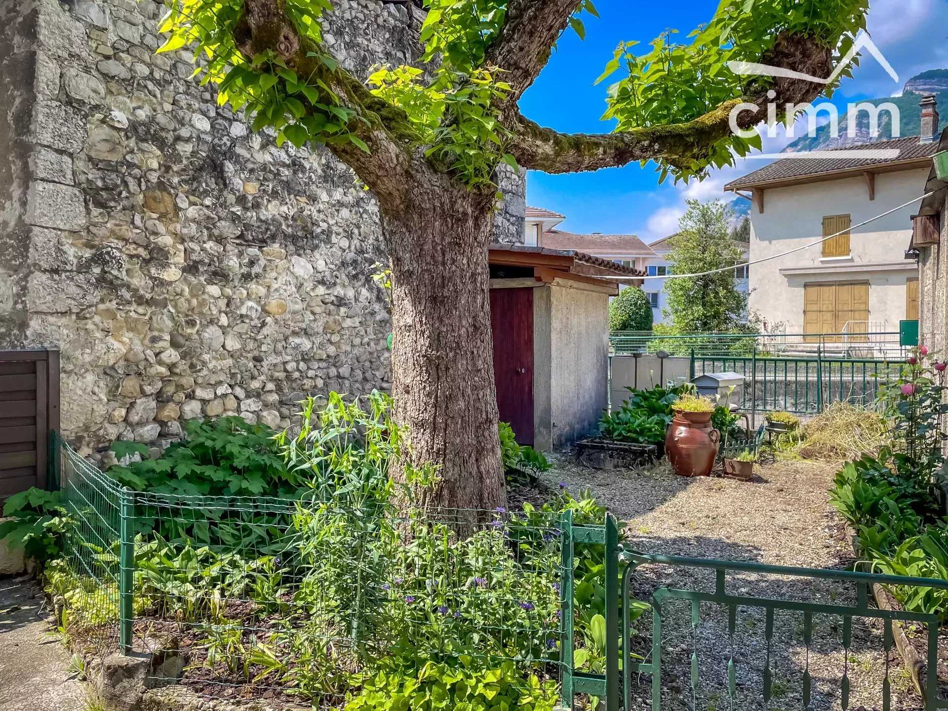 بيت في La Terrasse, Auvergne-Rhone-Alpes 11804367