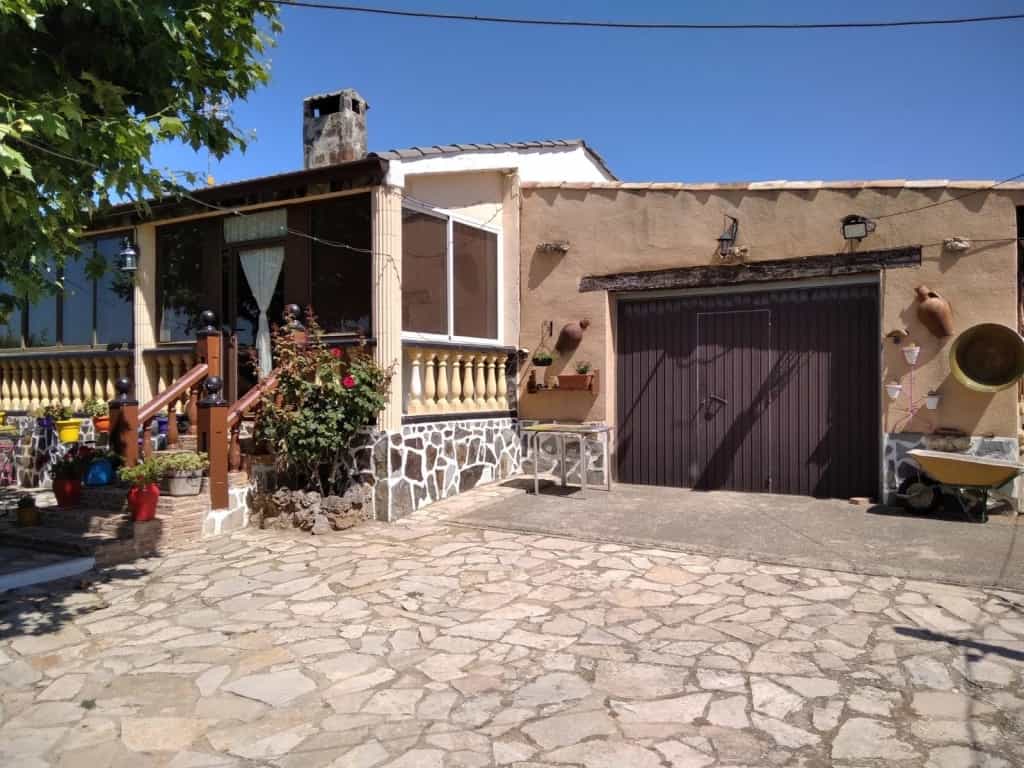 Residential in Villar de Olalla, Castilla-La Mancha 11805003