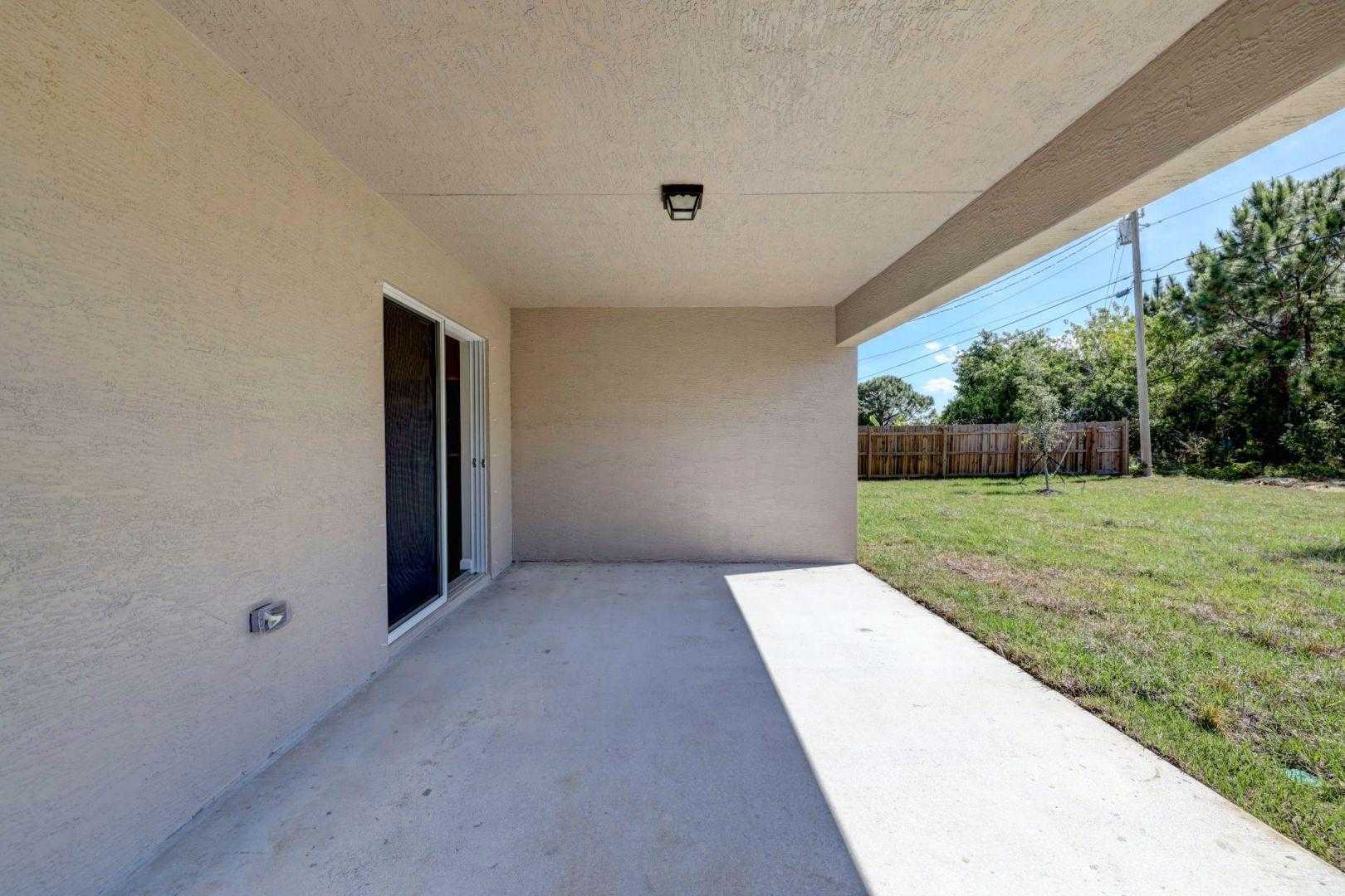 House in Port St. Lucie, Florida 11805070