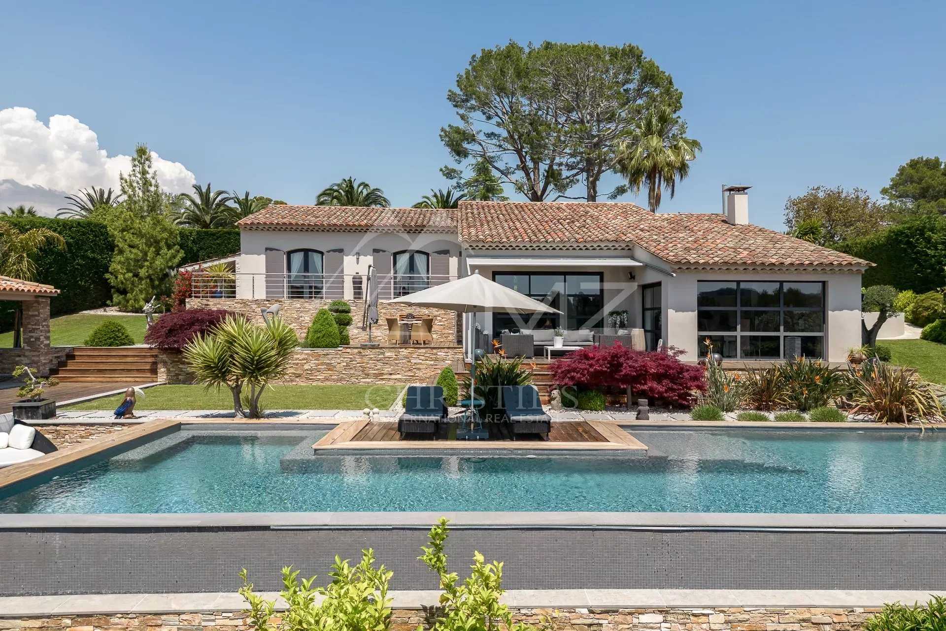 Talo sisään Mougins, Provence-Alpes-Cote d'Azur 11805079